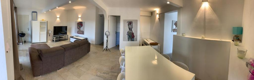 Appartement Saint Gilles Les Bains Exterior foto
